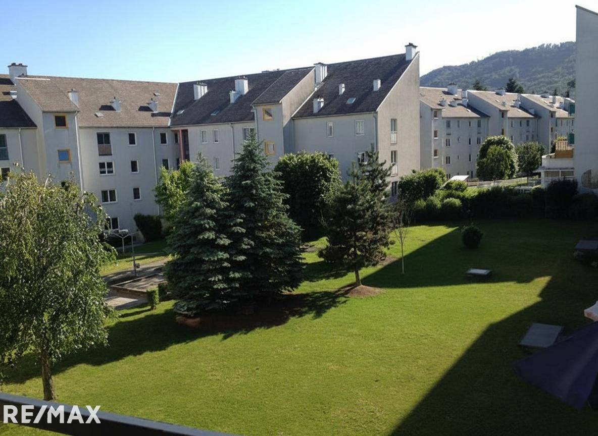Investor apartment quiet courtyard near transit