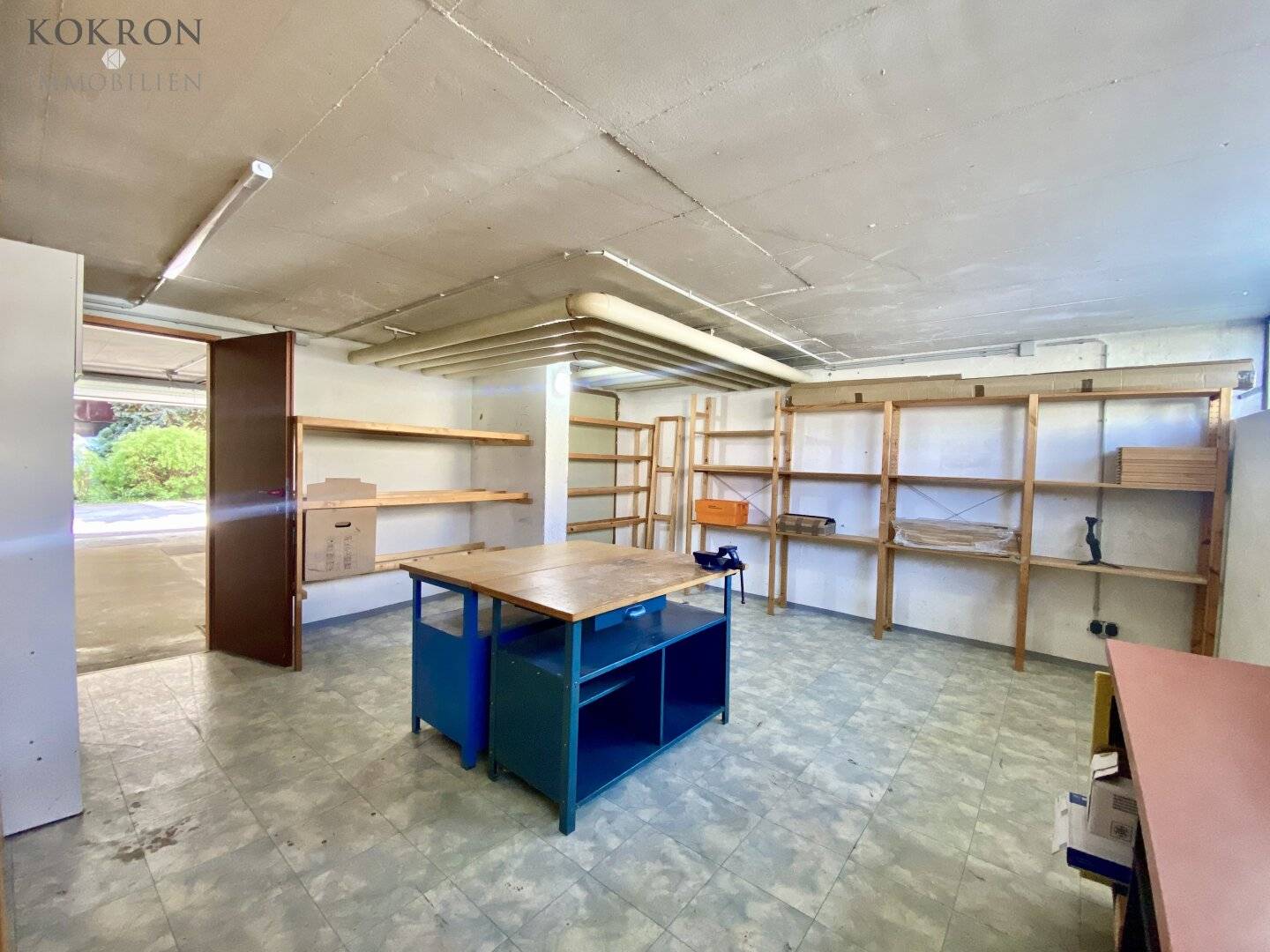 Freshly renovated apartment with south terrace and garage included