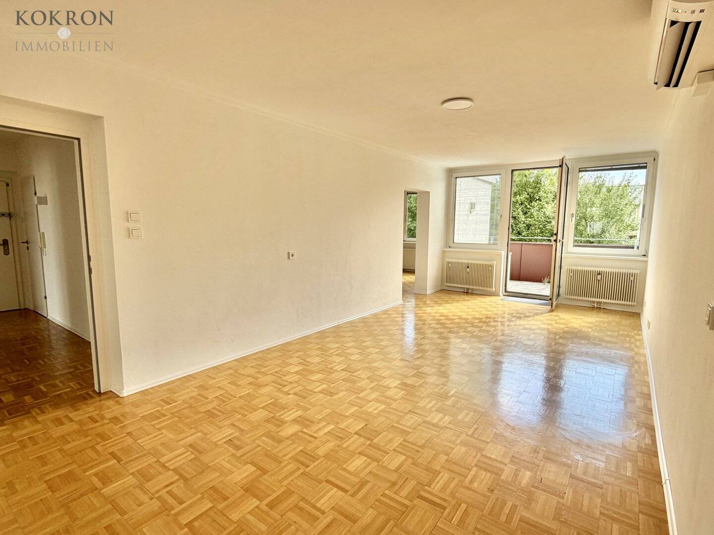 Freshly renovated apartment with south terrace and garage included