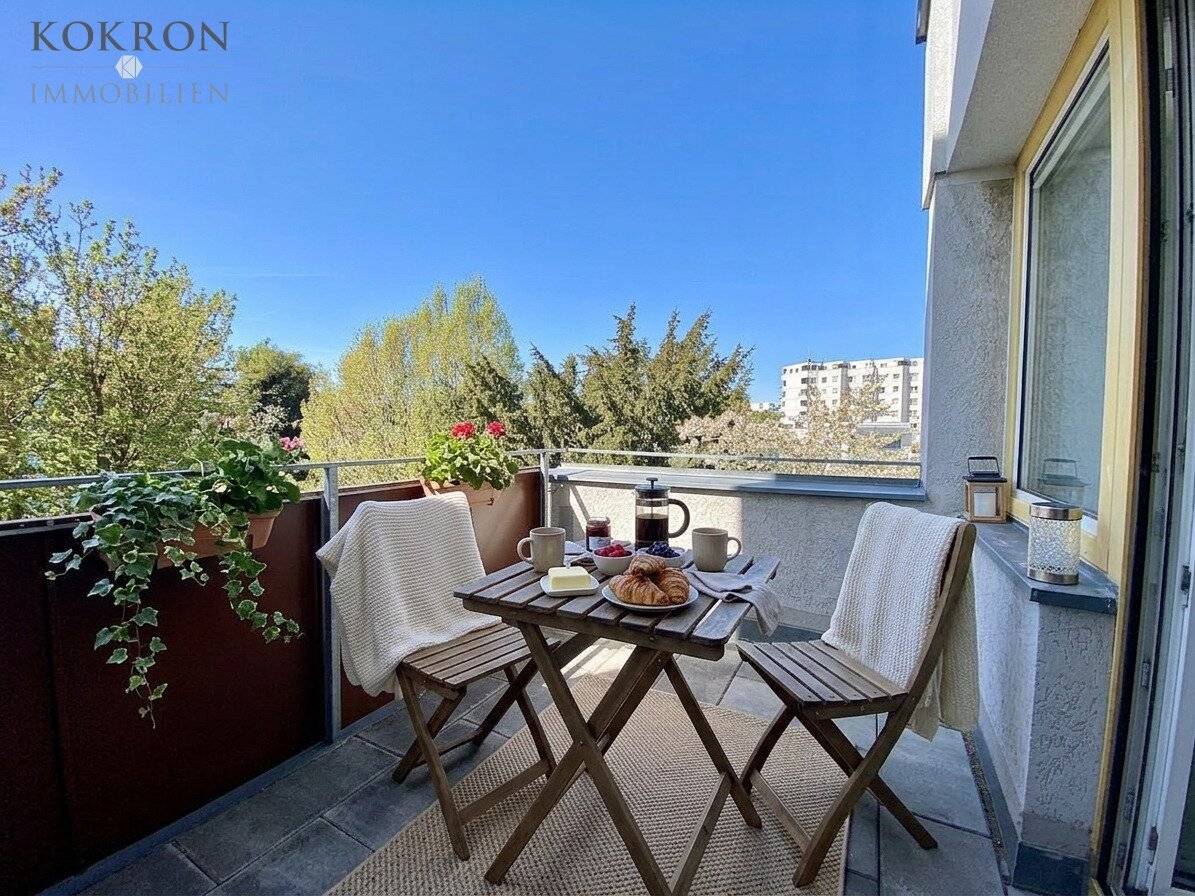Freshly renovated apartment with south terrace and garage included