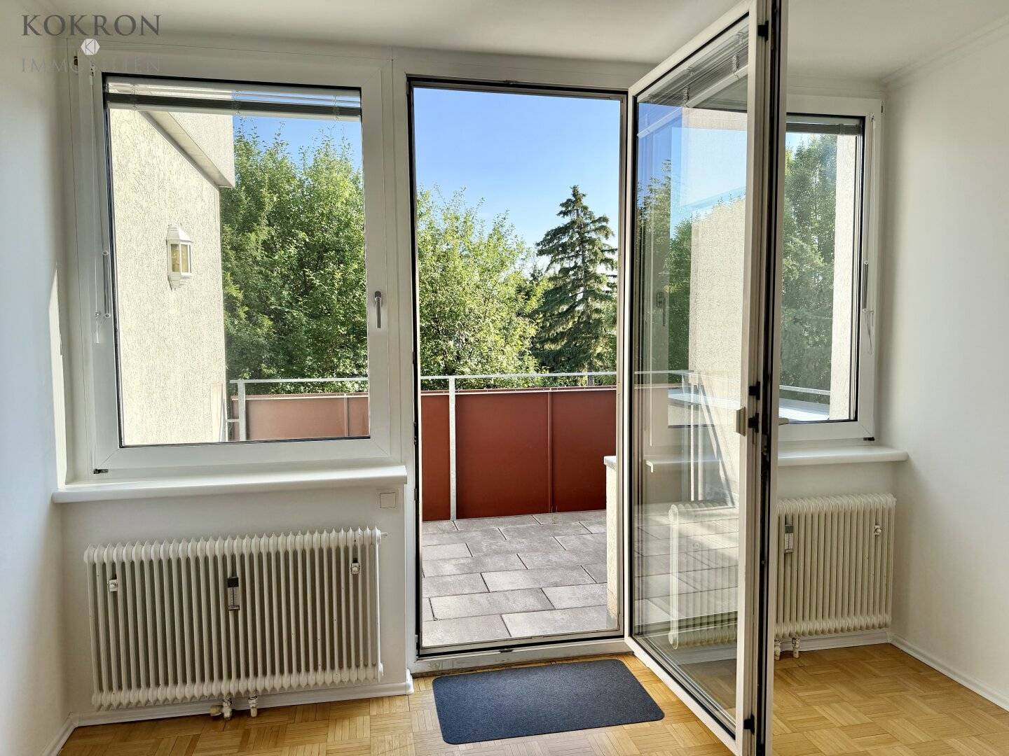 Freshly renovated apartment with south terrace and garage included