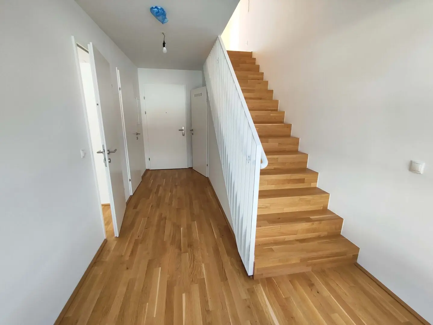 Helle Maisonettewohnung mit drei Terrassen und Fernblick