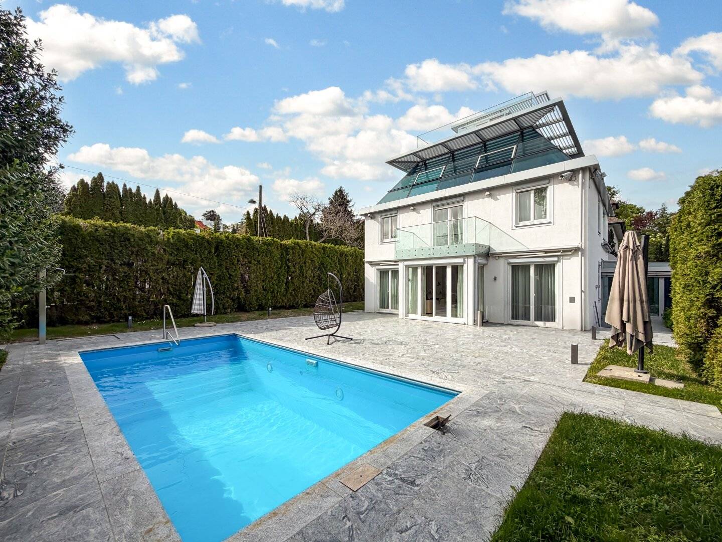 Exclusive Luxury Villa with Pool, Rooftop Terrace &amp; Panoramic Views over Vienna | 1190 Vienna | Fully Furnished