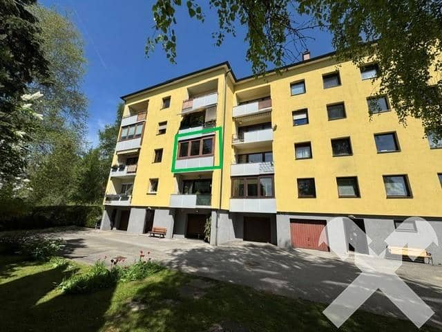 Apartment with loggia and garden view near center