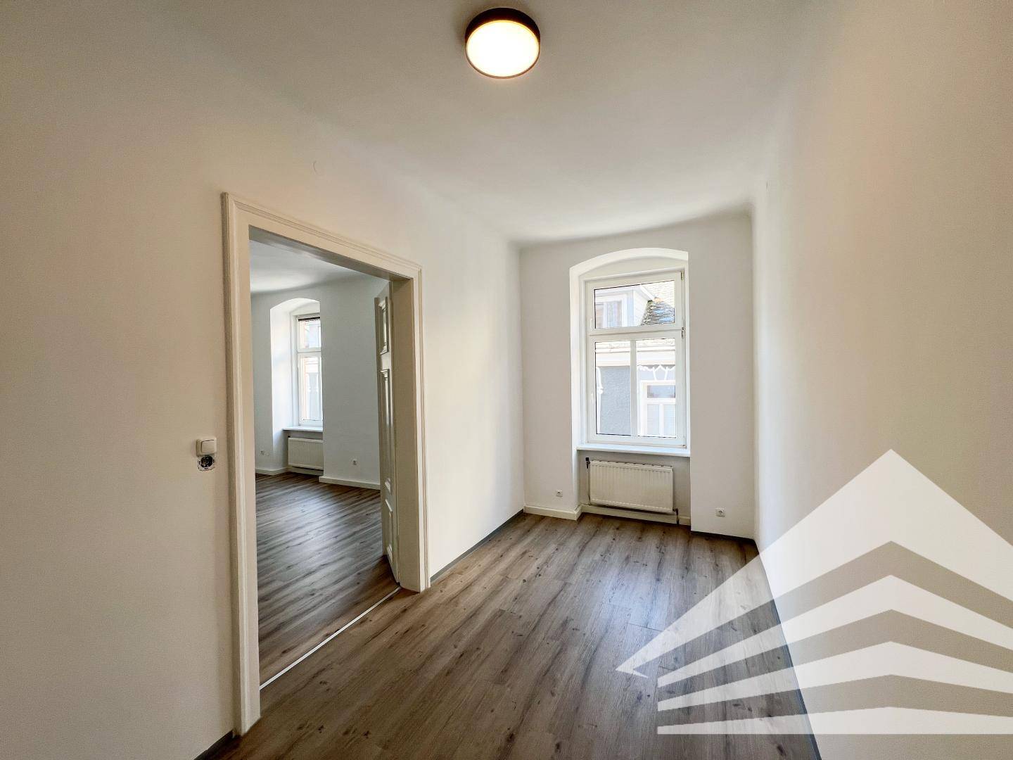 Neu saniertes 60 m² Altbaubüro in der Marienstrasse!