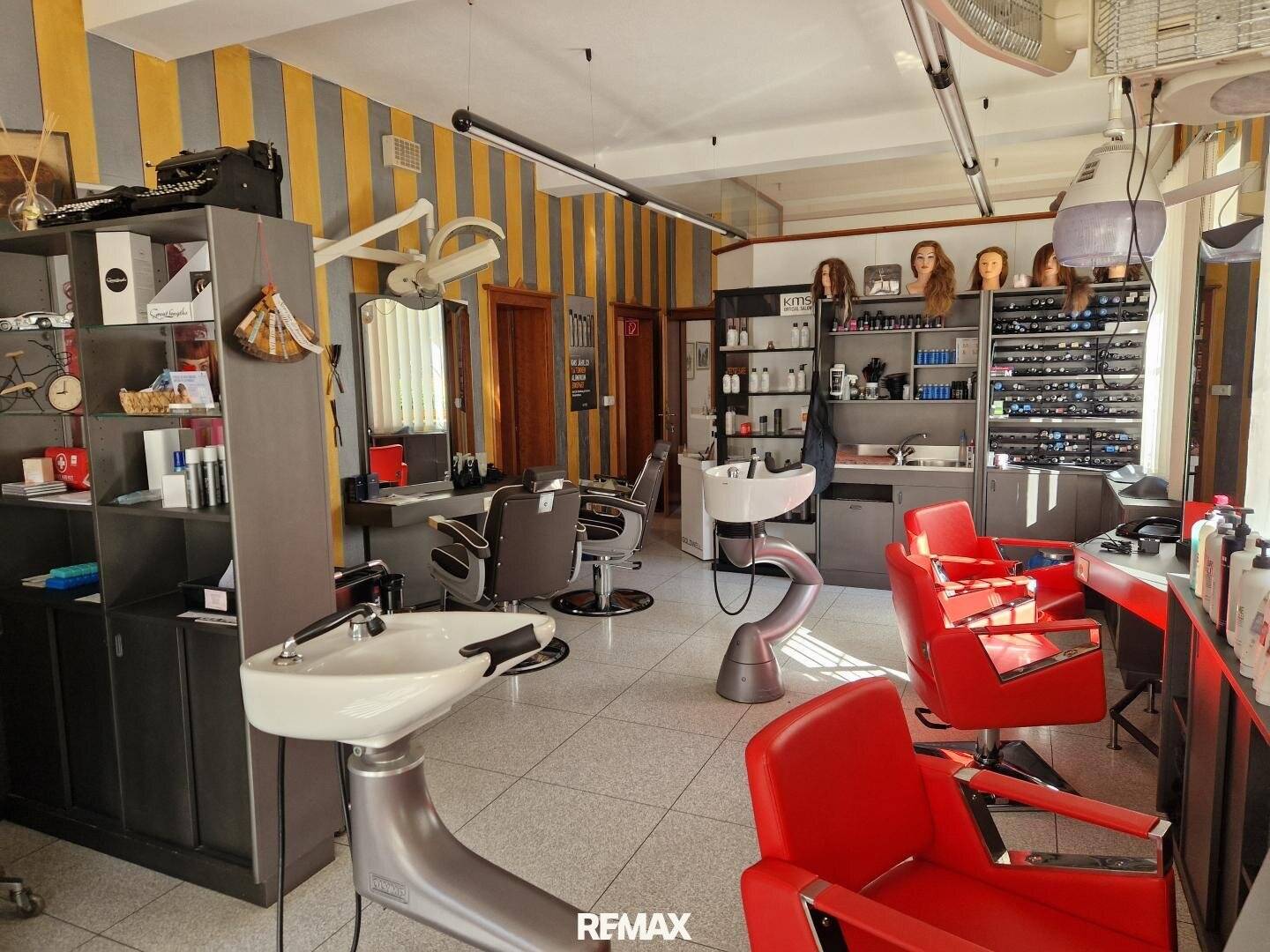 Friseur-Salon und Wohnung in einem Haus