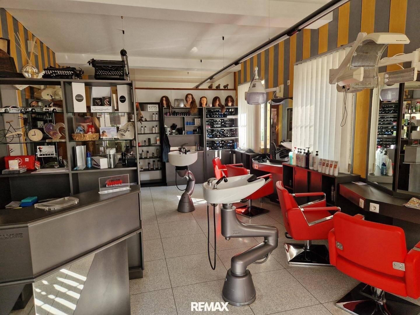 Friseur-Salon und Wohnung in einem Haus