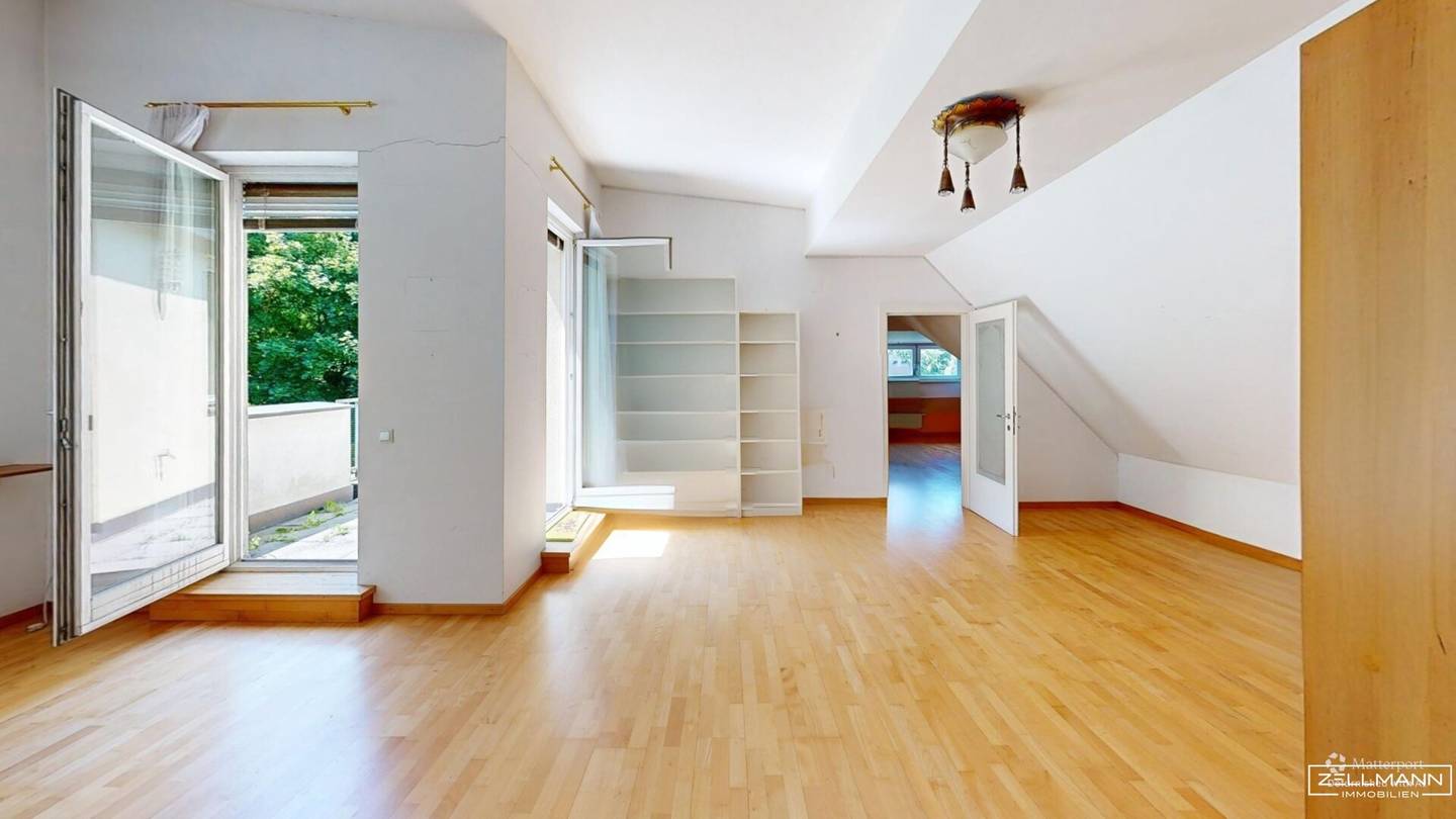 Dachgeschosswohnung mit sonniger Terrasse im historischen Ensemble