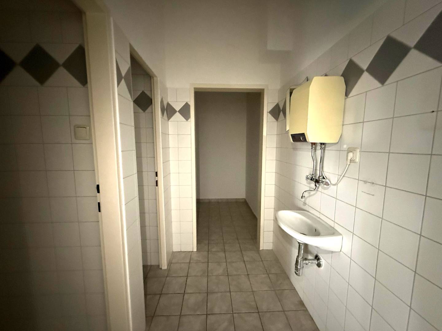 Vielseitige Gewerbeeinheit im Zentrum