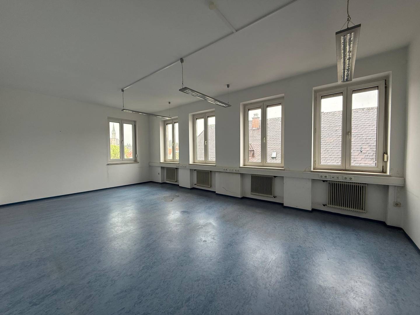 Vielseitige Gewerbeeinheit im Zentrum
