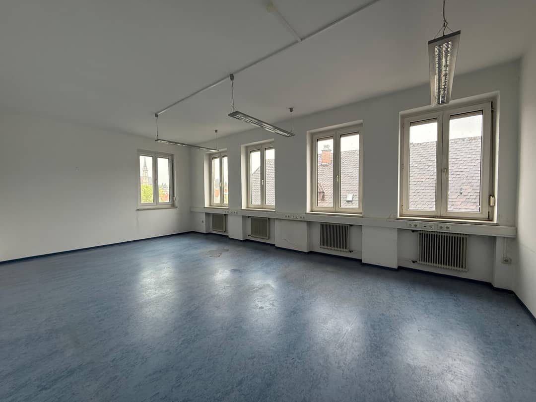 Vielseitige Gewerbeeinheit im Zentrum