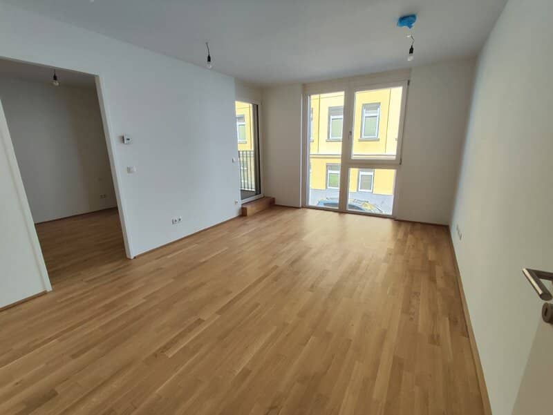 INVESTOR/OWNER-OCCUPIER! 2-room first occupancy with balcony on 1st floor in 1210 Vienna Top 2/9
