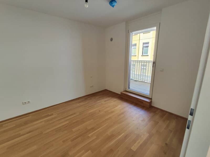 INVESTOR/OWNER-OCCUPIER! 2-room first occupancy with balcony on 1st floor in 1210 Vienna Top 2/9