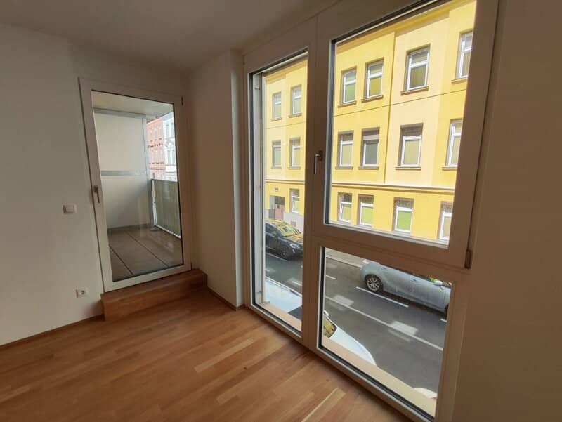 INVESTOR/OWNER-OCCUPIER! 2-room first occupancy with balcony on 1st floor in 1210 Vienna Top 2/9