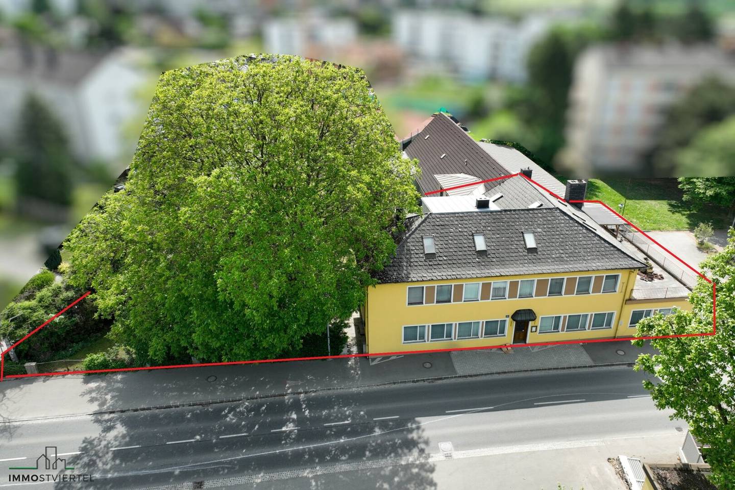 Zentral gelegenes Wohn und Geschäftshaus mit Garten und Terrassen