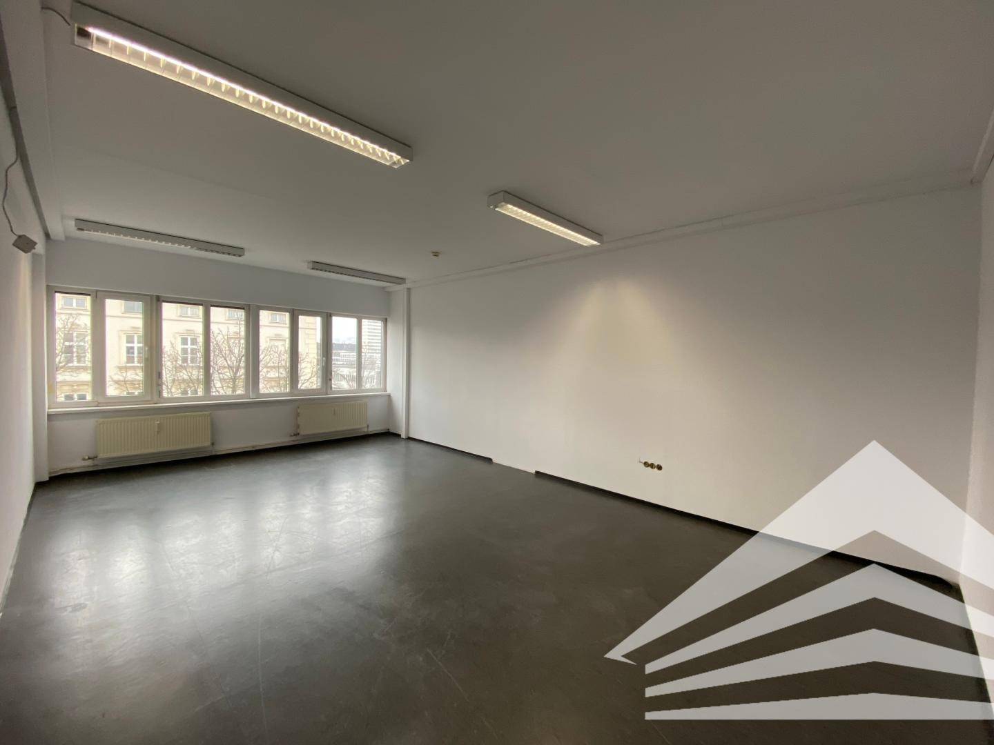 Start-up Büro im Paul Hahn Center! Lagermöglichkeiten im Haus!