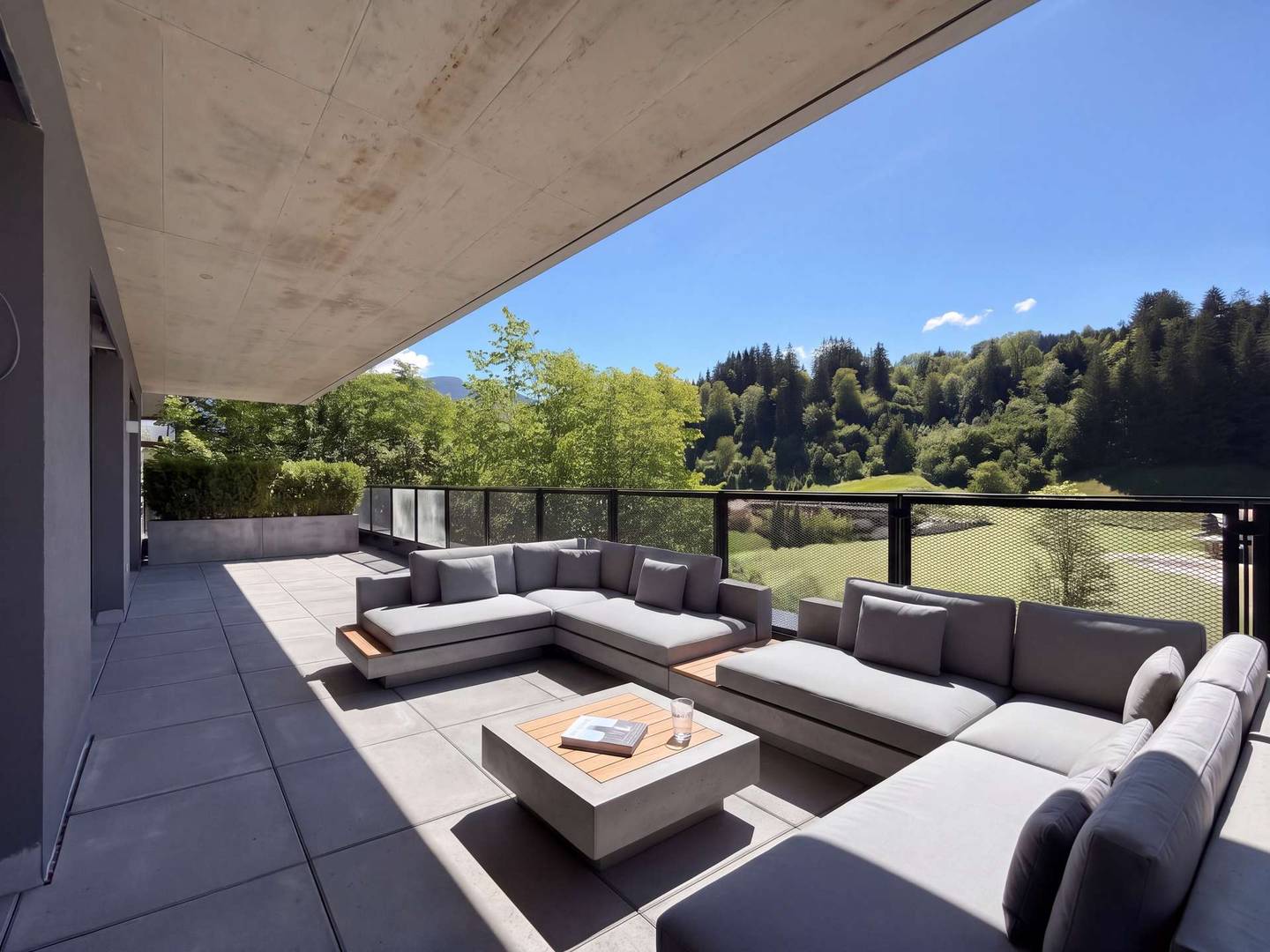 Brand new penthouse with large terrace and green view