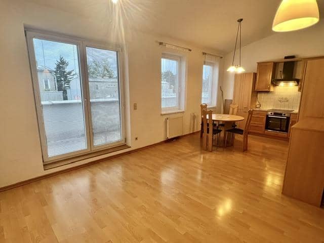 Wohnung zwei Terrassen nahe S Bahn Parkplatz