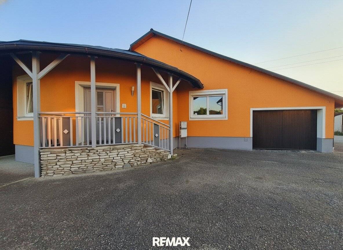 Flexible Bungalow with 2 Units