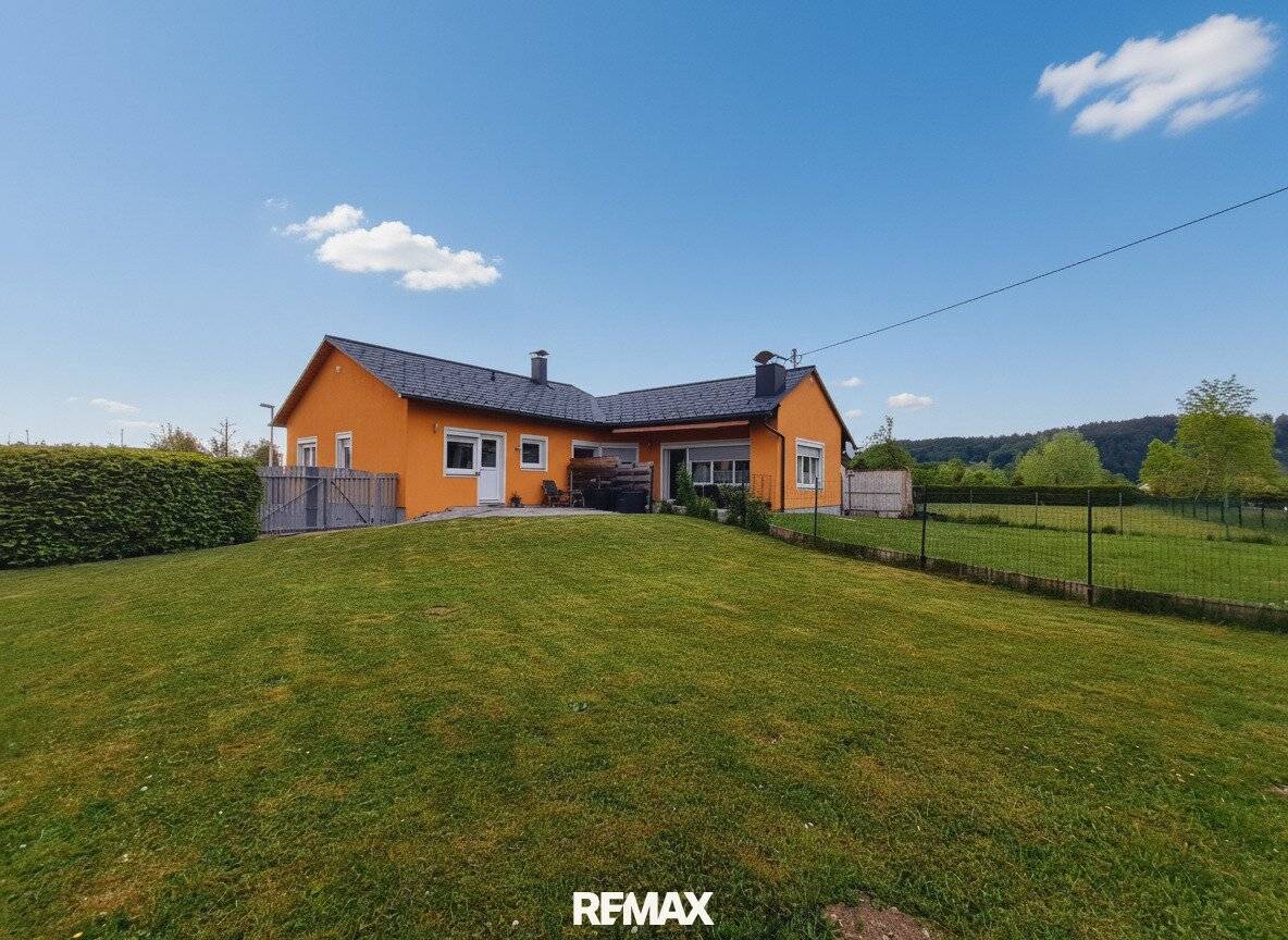 Flexible Bungalow with 2 Units