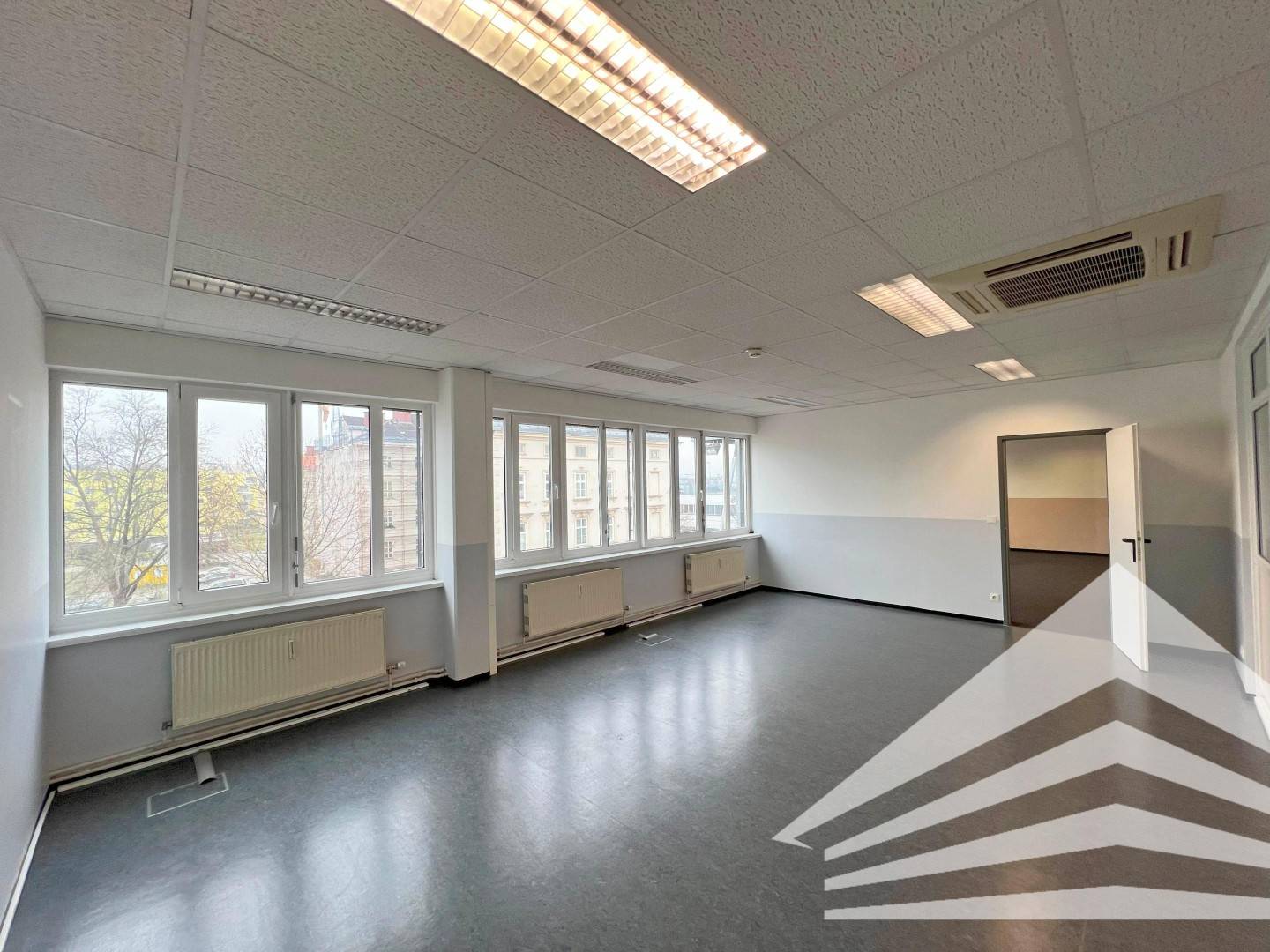 250 M²  Bürofläche mit Parkplätzen im Paul Hahn Center!