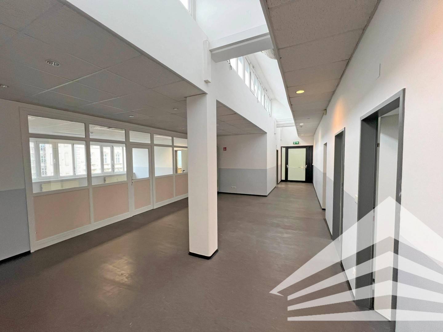 250 M²  Bürofläche mit Parkplätzen im Paul Hahn Center!