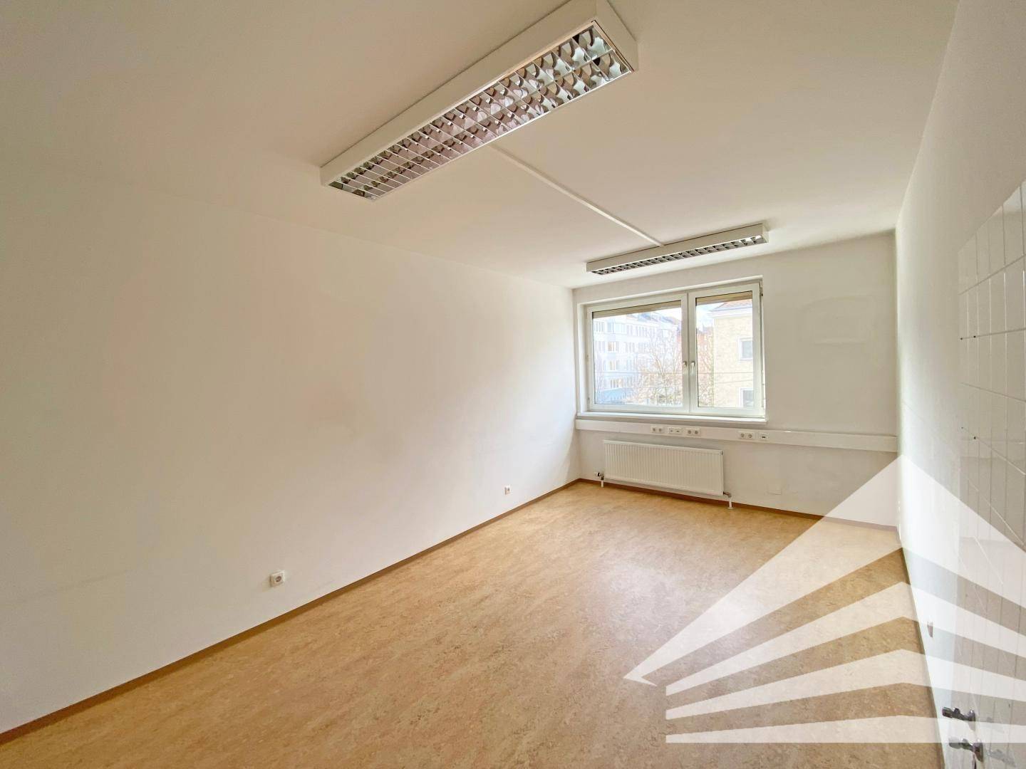 Günstiges 140 m² Büro oder Praxis zu mieten! Ideales Projekt Büro!