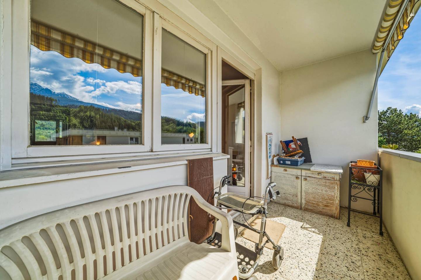 Dachgeschosswohnung mit Loggia und Stellplatz