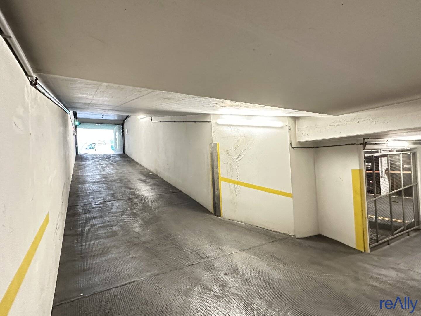 Underground garage duplex parking space in Millergasse, 1060 Vienna for rent