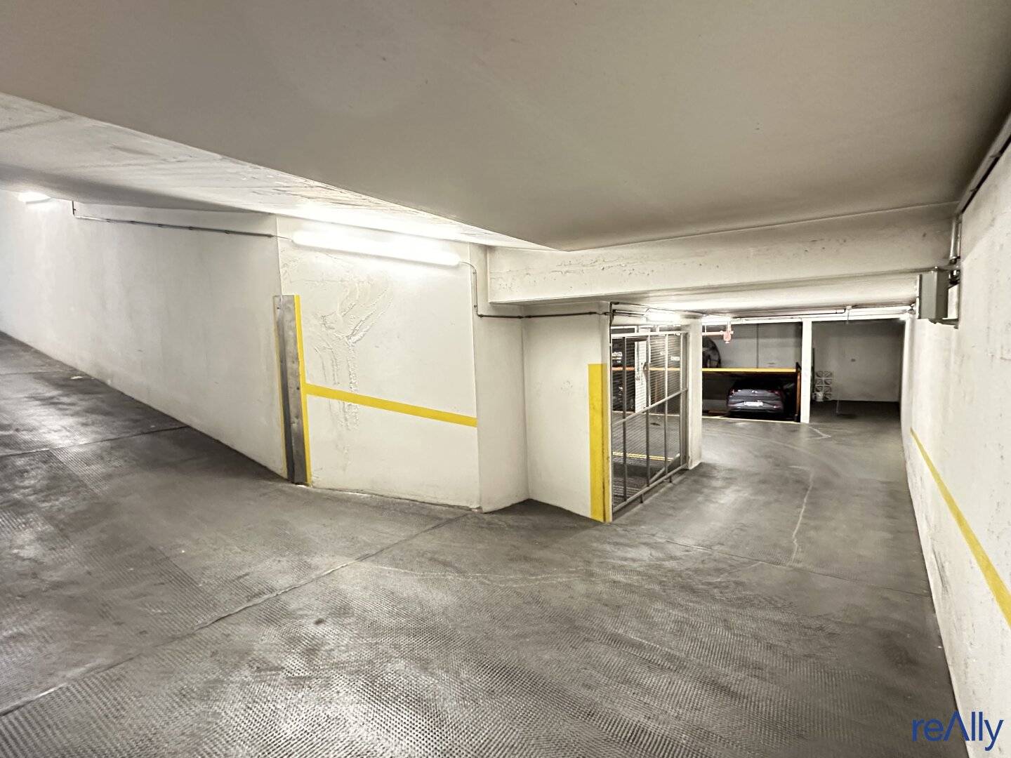 Underground garage duplex parking space in Millergasse, 1060 Vienna for rent