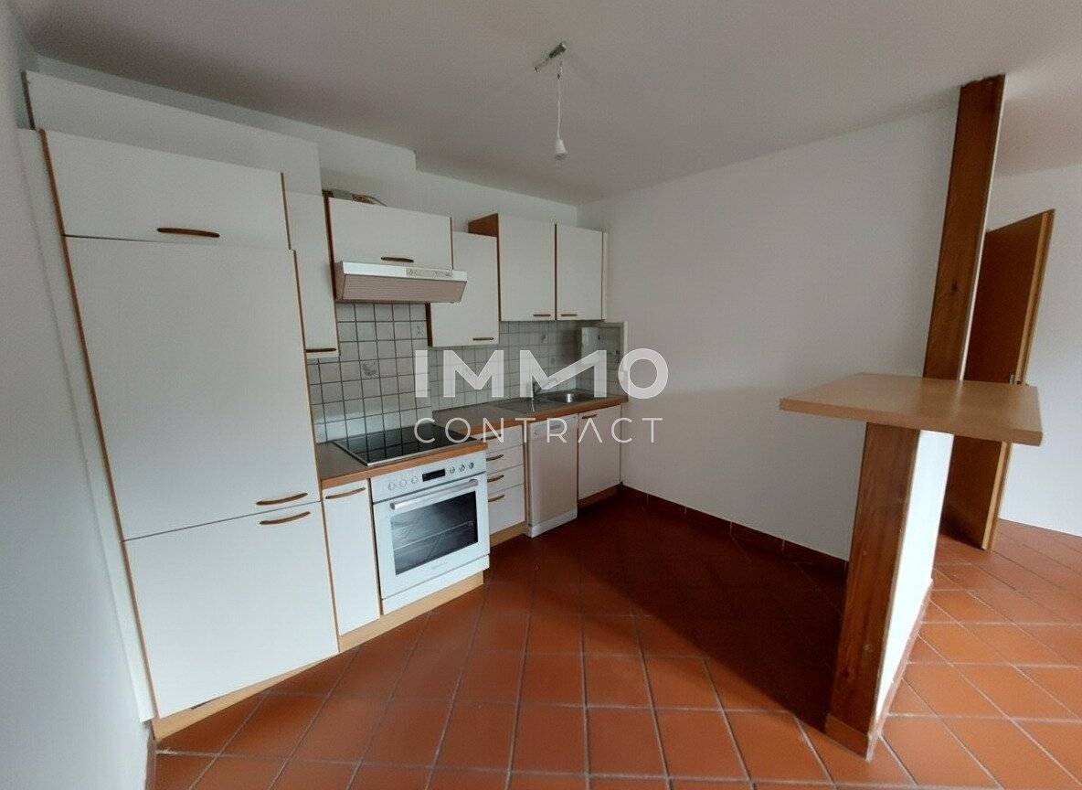 Attic apartment in a green city location with fitted kitchen