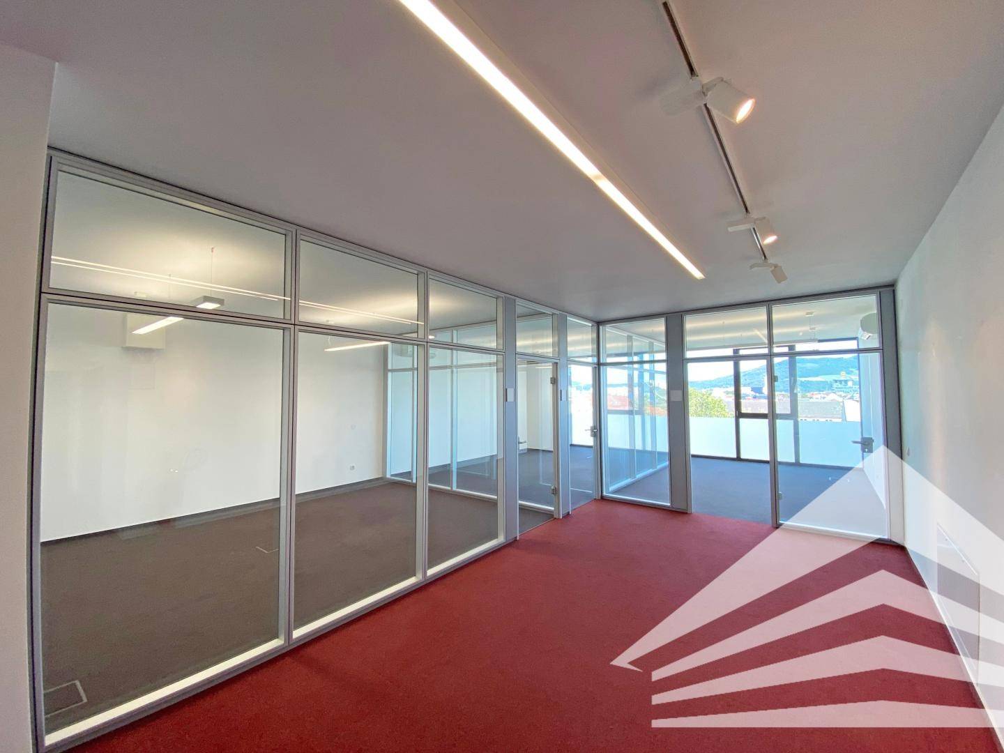 Großzügiges Büro mit Dachterrasse und Seminarraum im Zentrum!