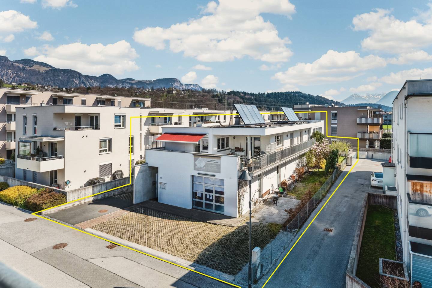 Gewerbeimmobilie mit Lager, Büro und Wohnung