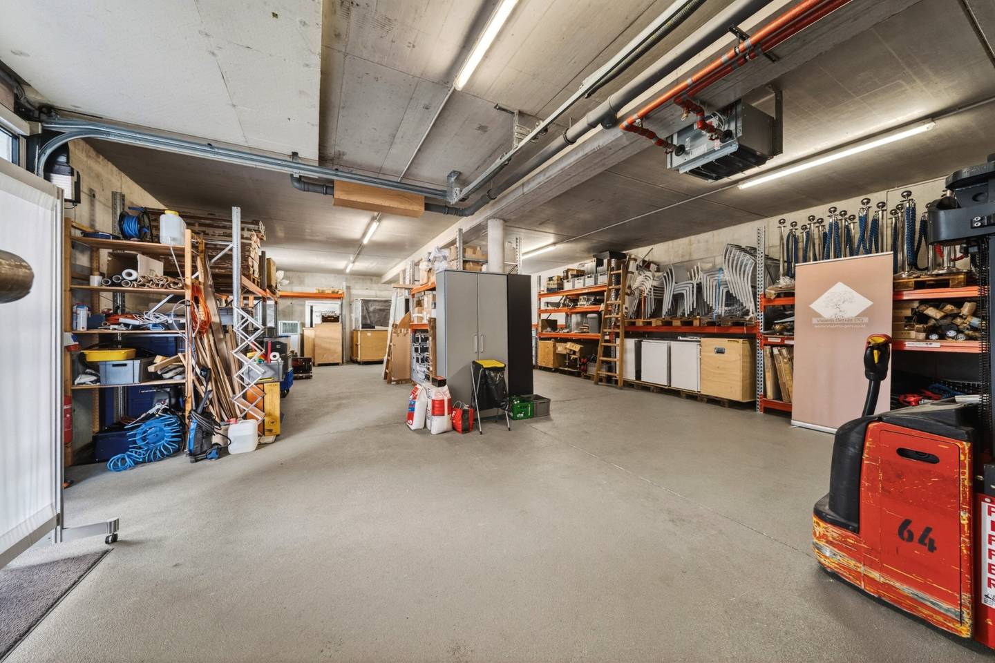 Gewerbeimmobilie mit Lager, Büro und Wohnung