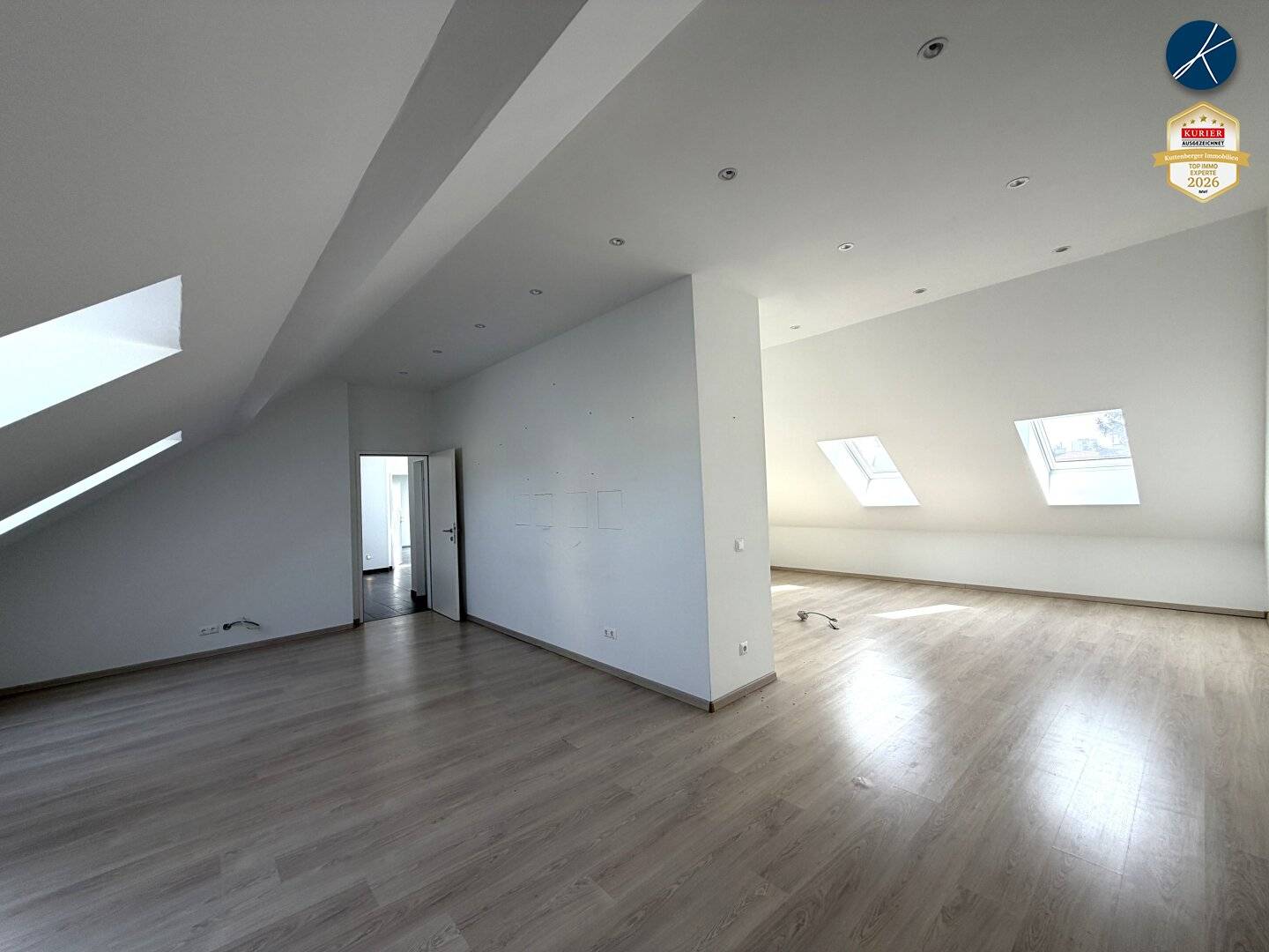 Spacious attic apartment near Josefskirche