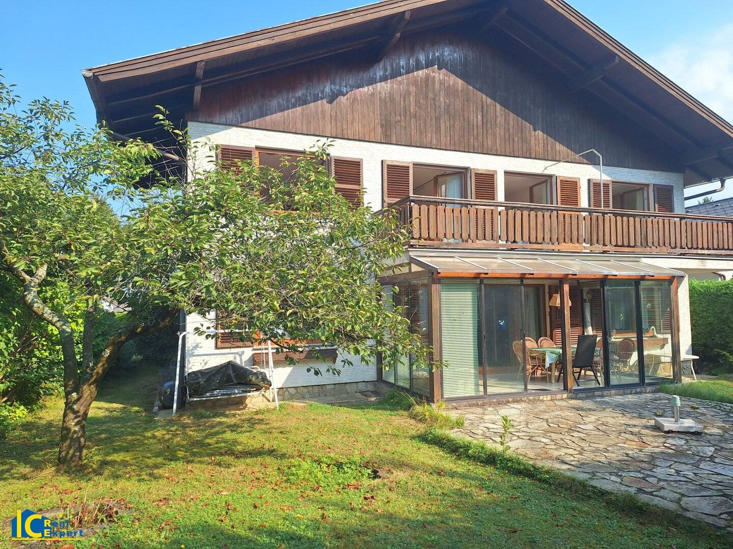 NEUER PREIS Raus ins Grüne, Familienidyll in Breitenfurt: Gepflegtes Familienhaus mit 7 Zimmern, Garten und Garage!