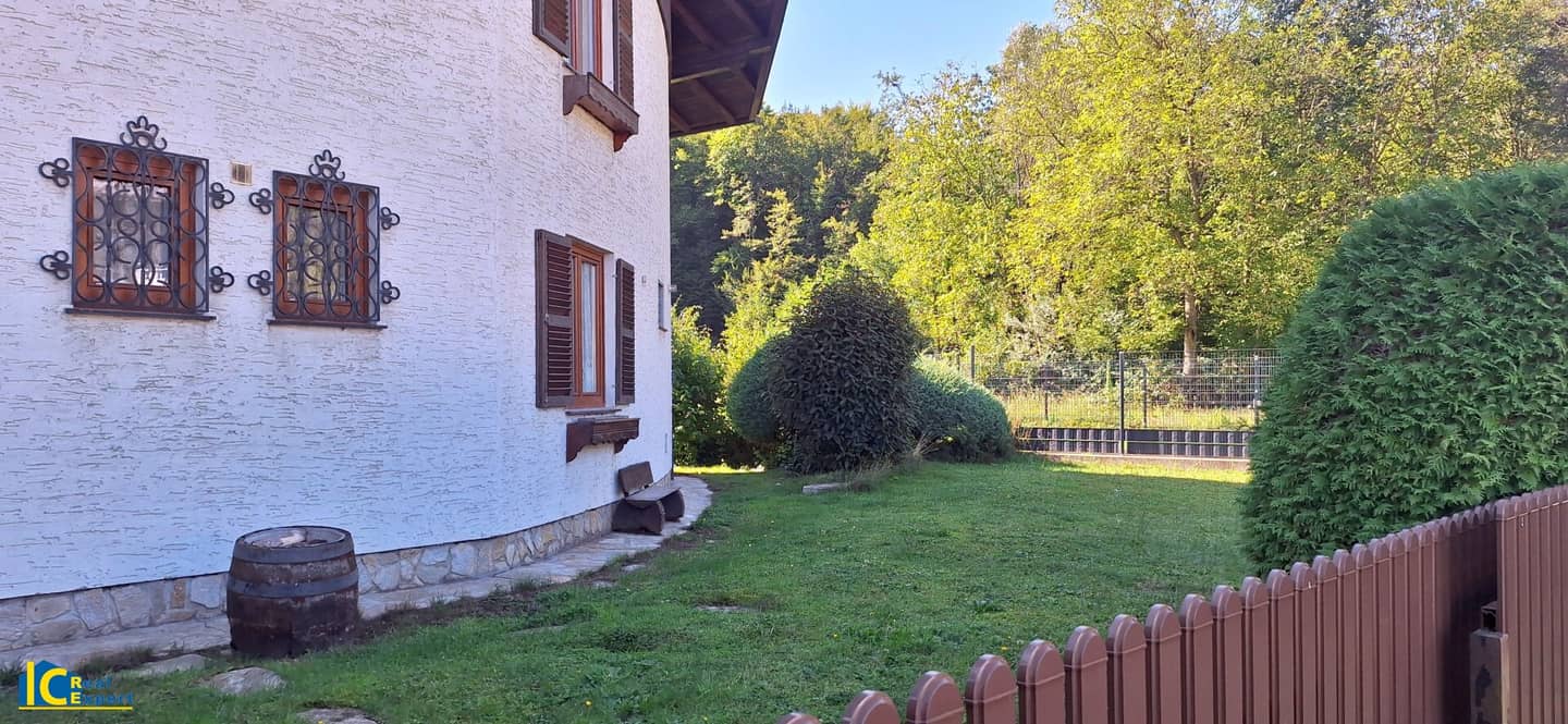 NEUER PREIS Raus ins Grüne, Familienidyll in Breitenfurt: Gepflegtes Familienhaus mit 7 Zimmern, Garten und Garage!