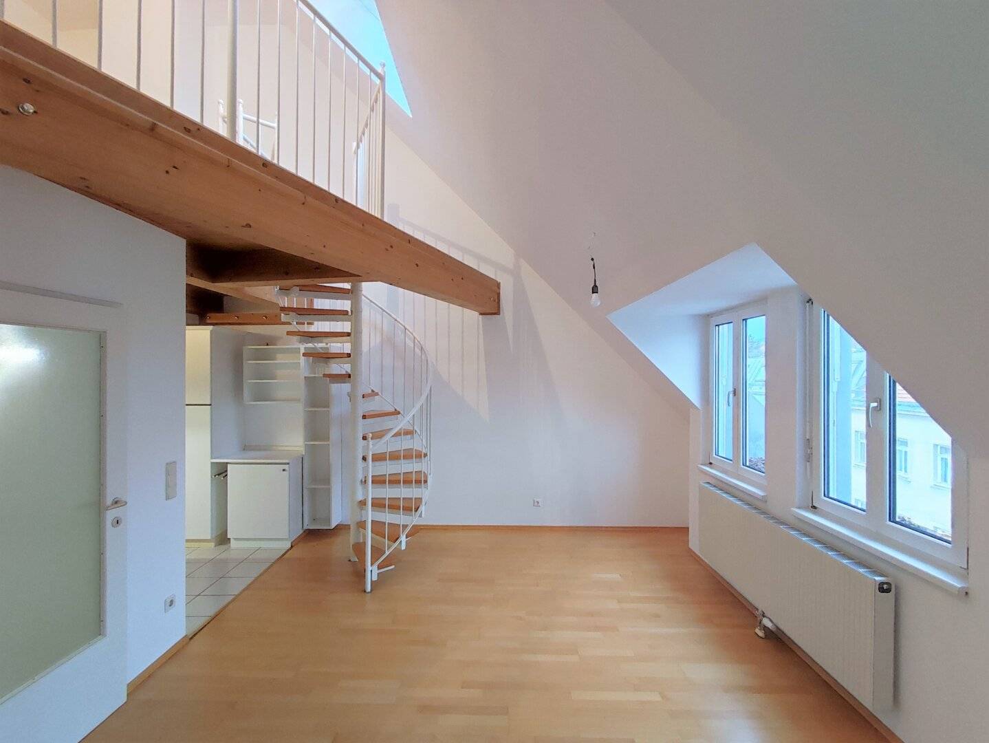 Attic apartment terrace wide view Liesing