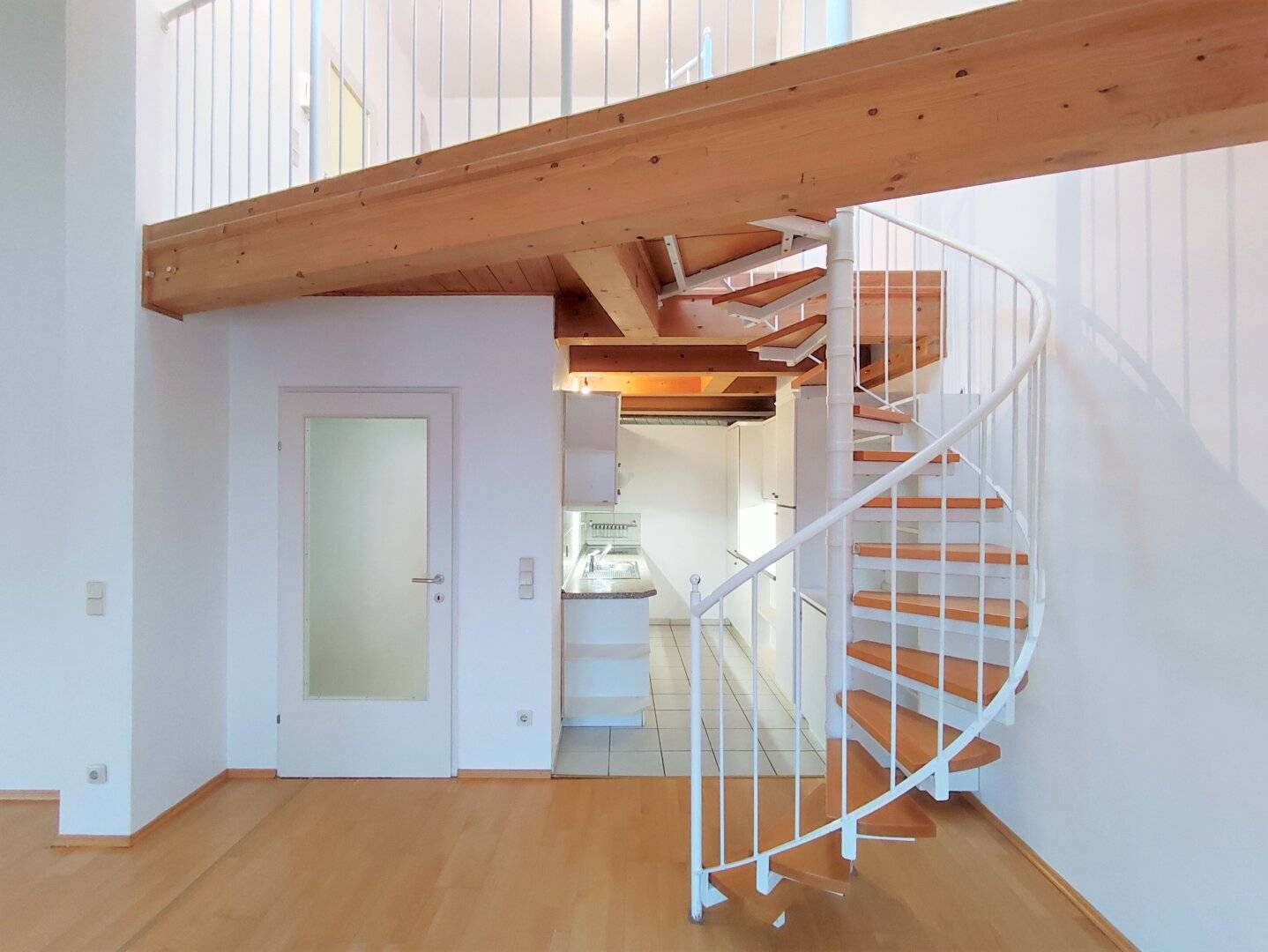 Attic apartment terrace wide view Liesing