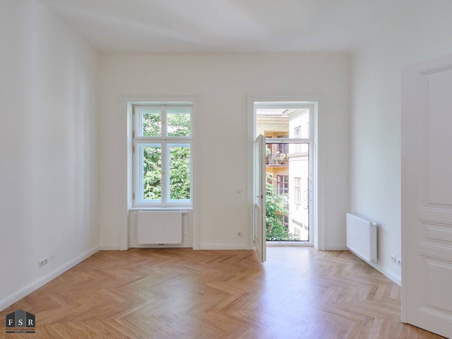 ERSTBEZUG - Nähe Votivkirche! Generalsanierte 3 Zimmer-Stilaltbauwohnung in prachtvollem Zinshaus - Option auf Balkon