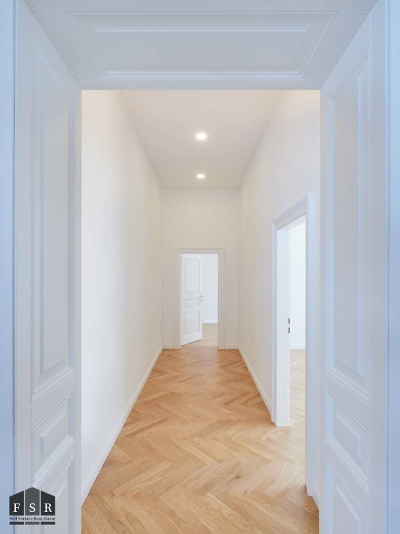 ERSTBEZUG - Nähe Votivkirche! Generalsanierte 3 Zimmer-Stilaltbauwohnung in prachtvollem Zinshaus - Option auf Balkon