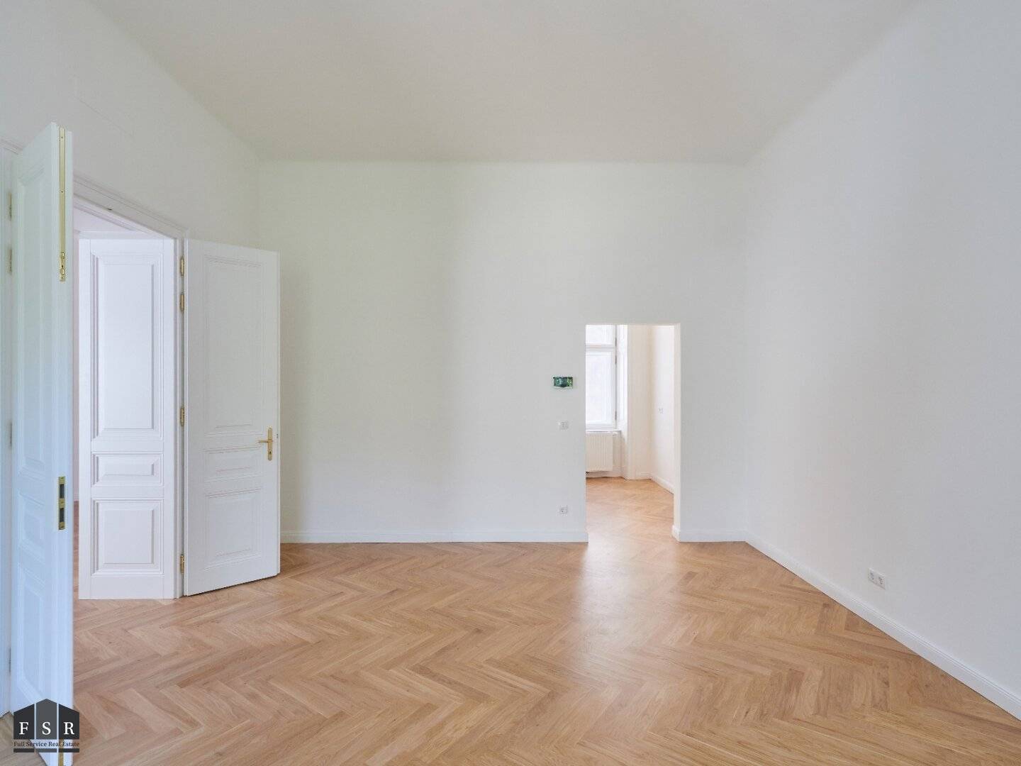ERSTBEZUG - Nähe Votivkirche! Generalsanierte 3 Zimmer-Stilaltbauwohnung in prachtvollem Zinshaus - Option auf Balkon