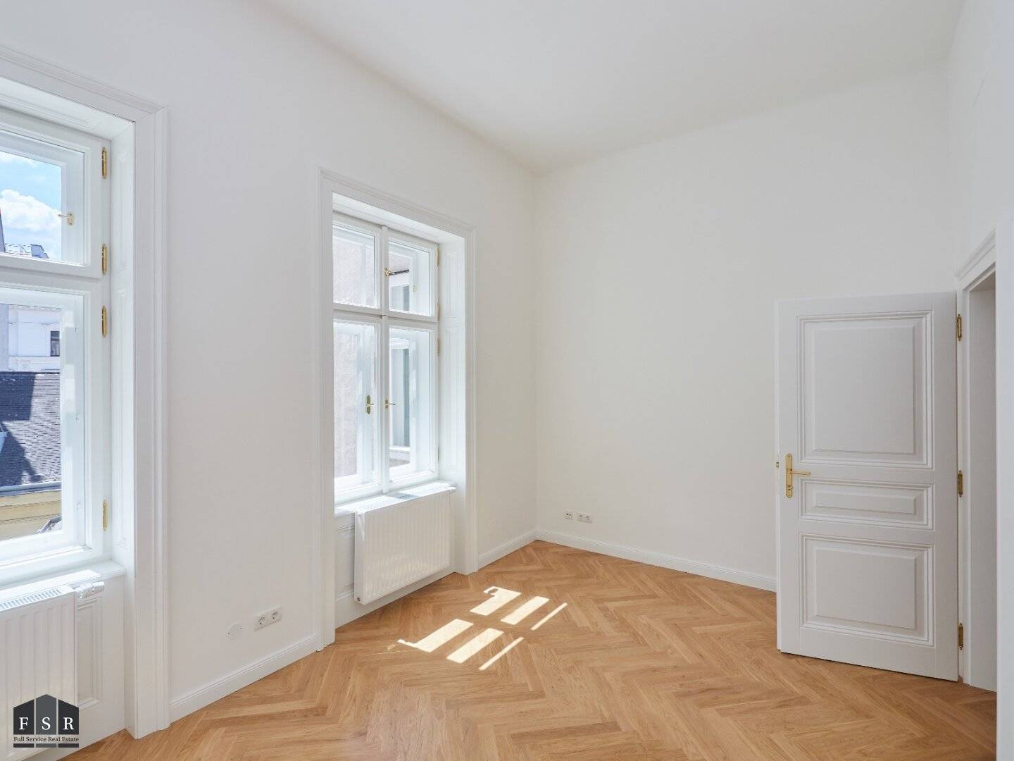 ERSTBEZUG - Nähe Votivkirche! Generalsanierte 3 Zimmer-Stilaltbauwohnung in prachtvollem Zinshaus - Option auf Balkon