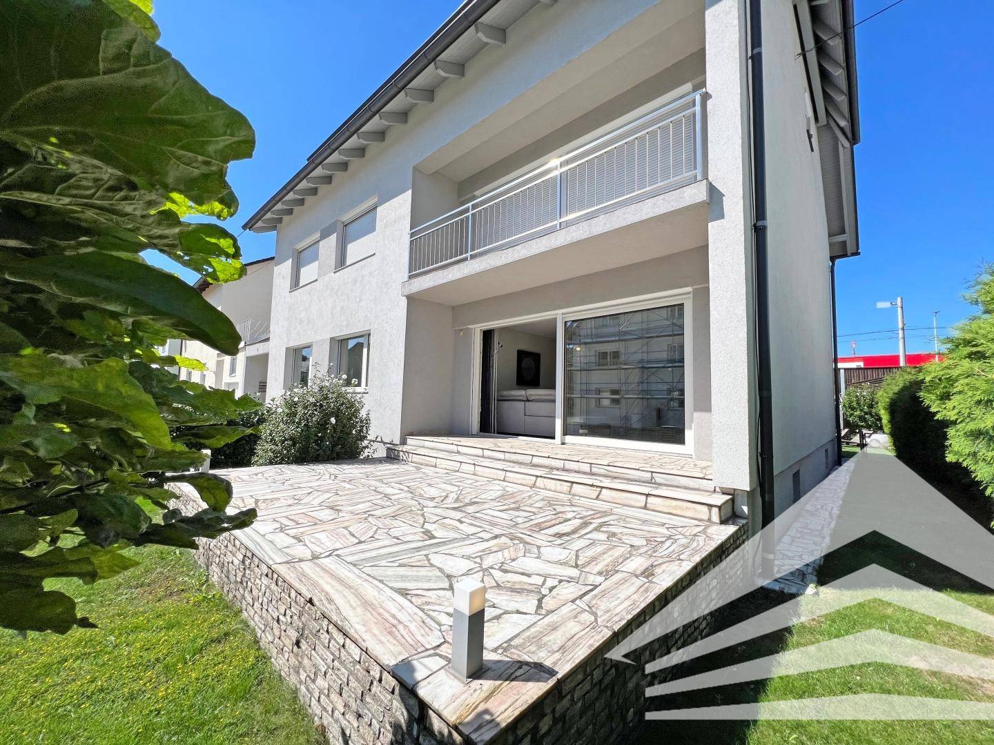 Wohnung mit Garten und Pool nahe der Plus City