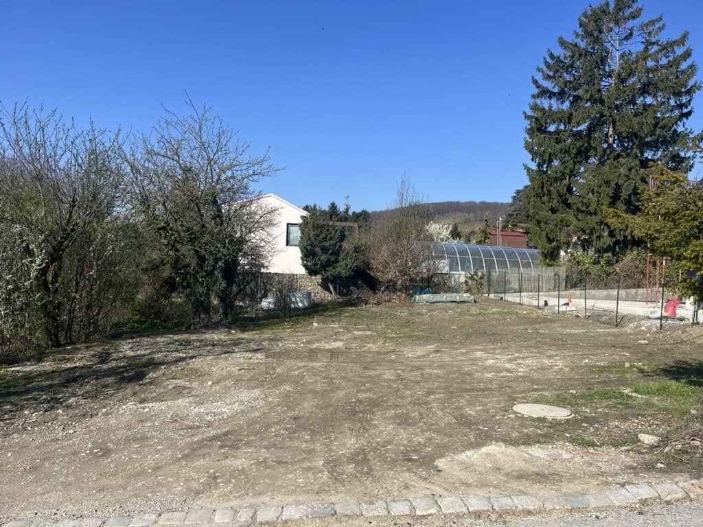 445 m² Building Plot in Hernals