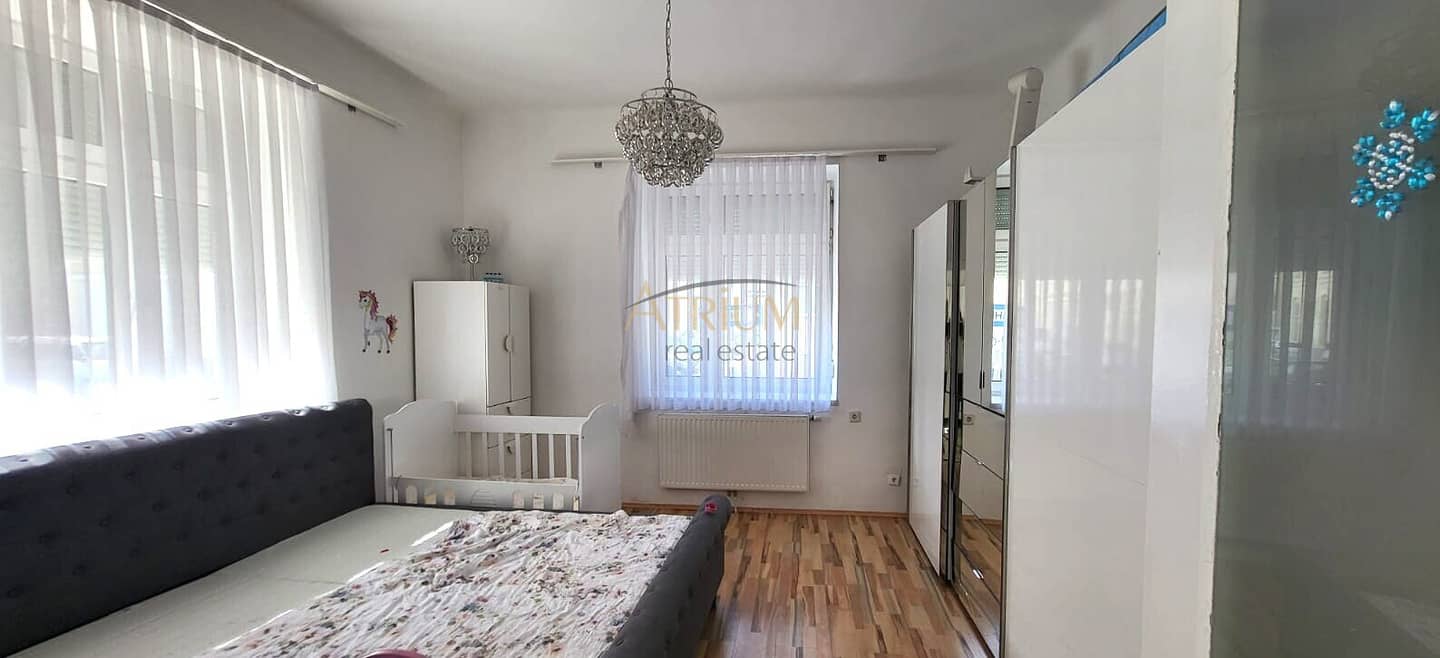 Erdgeschosswohnung Altbau saniert mit hohen Decken
