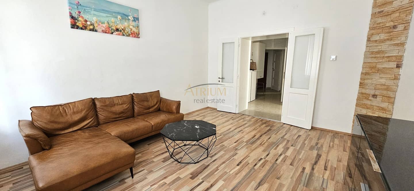 Ground floor apartment old building high ceilings