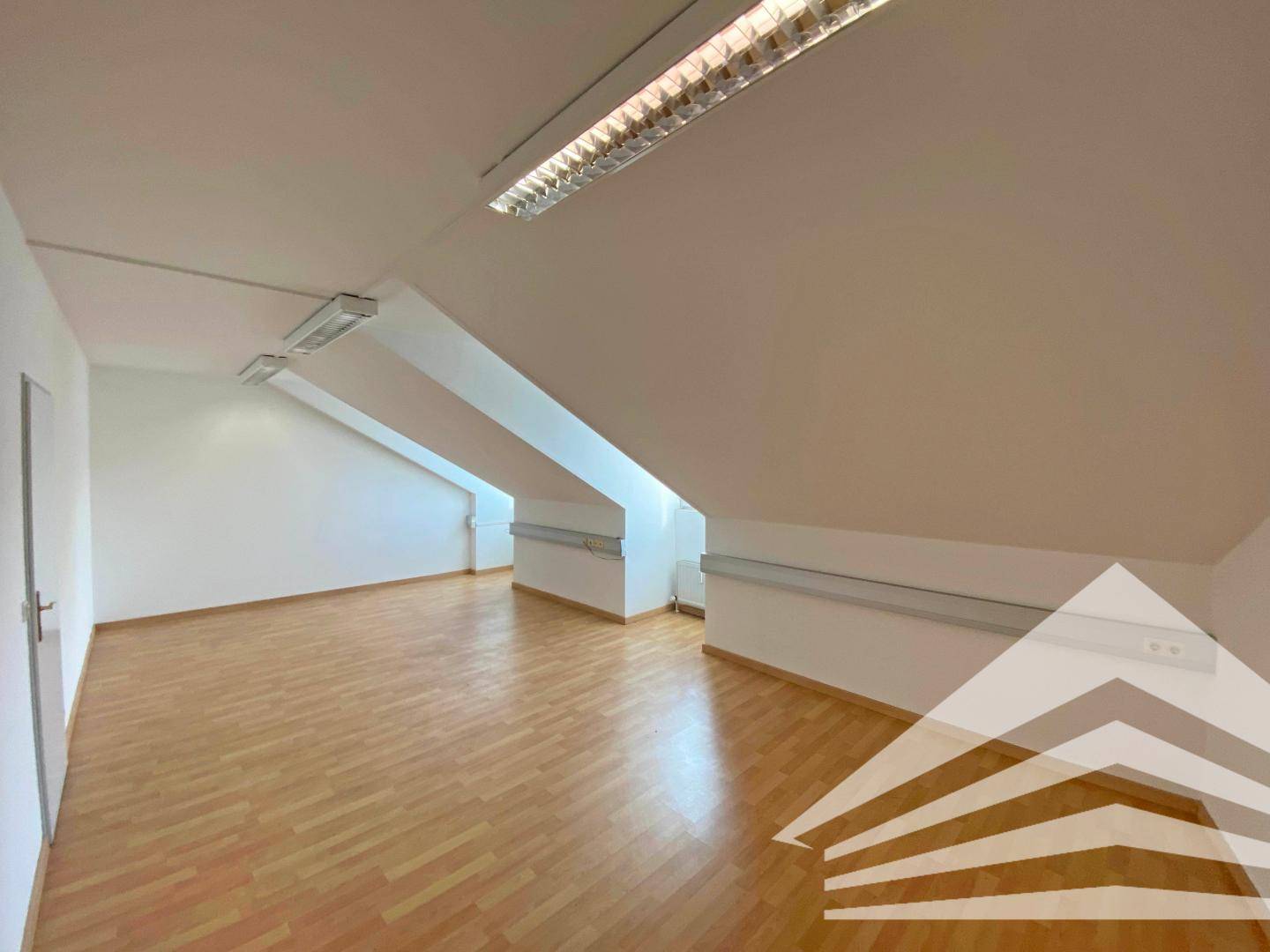 Einziehen & Loslegen! 150 M² Start-Up Büro an der Wienerstraße!