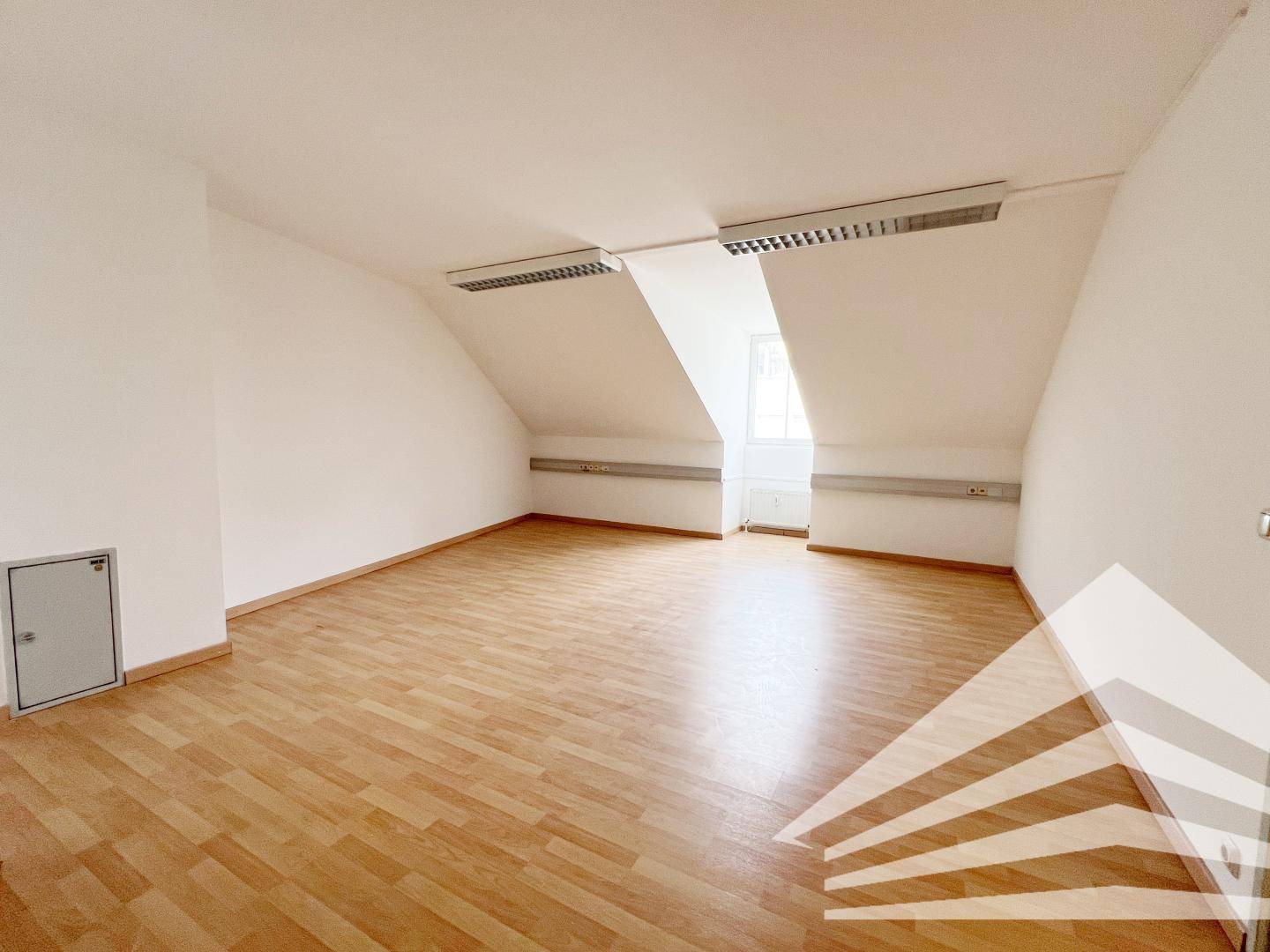 Einziehen & Loslegen! 150 M² Start-Up Büro an der Wienerstraße!