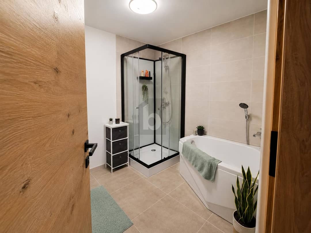 Sanierte Wohnung mit Eigengartenanteil und Kellerabteil